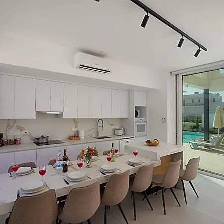 فندق New 5 Bedroom With Pool In The Center Of Kube 4 3*