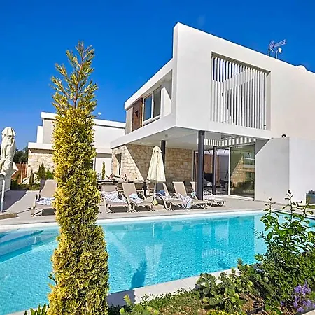 فندق New 5 Bedroom With Pool In The Center Of Kube 4 3*