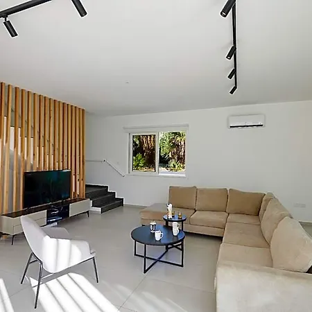 فندق New 5 Bedroom With Pool In The Center Of Kube 4