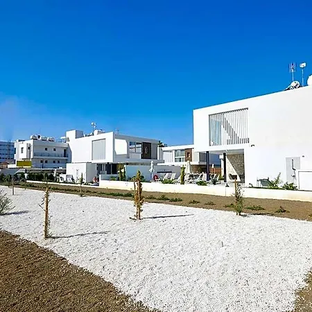 فندق New 5 Bedroom With Pool In The Center Of Kube 4 3*